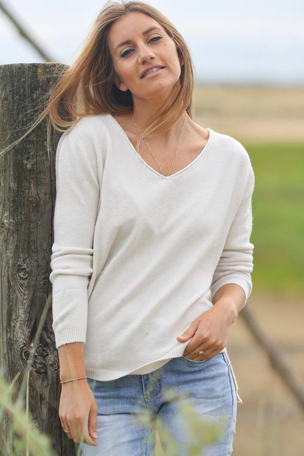Cream soft basic V-neck sweater