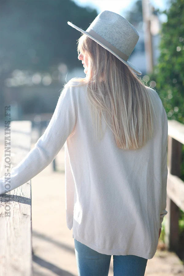 Cream soft basic V-neck sweater
