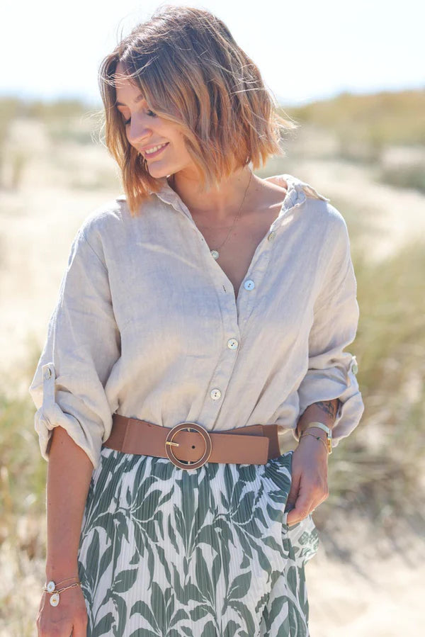 Beige linen shirt with mother of pearl buttons