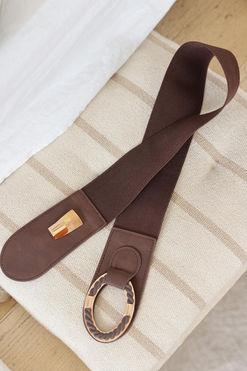 Brown elasticated belt with cracked faux leather effect